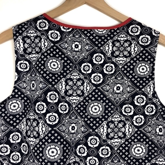 TALBOTS Top Tank Blouse Sleeveless Bandana Print Lightweight Size Medium NWT - Picture 5 of 9